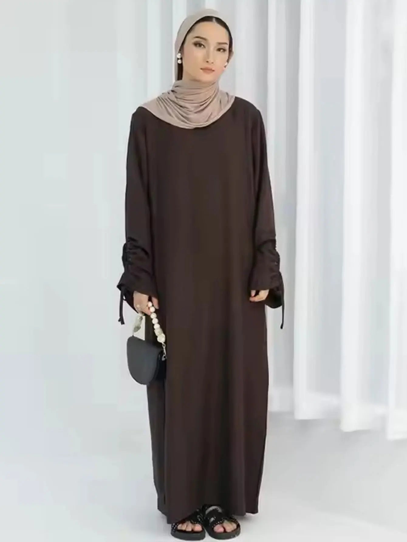 Modest Islamic clothing for women during Eid and Ramadan