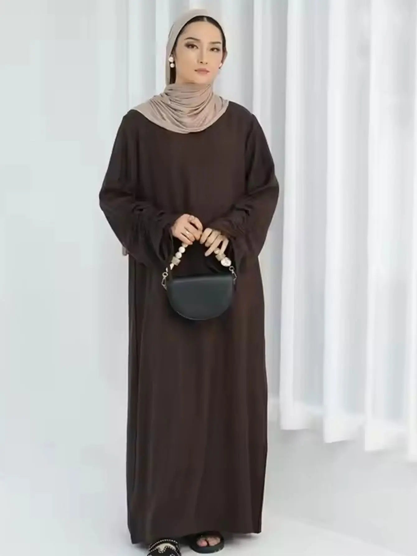 Modest Islamic clothing for women during Eid and Ramadan